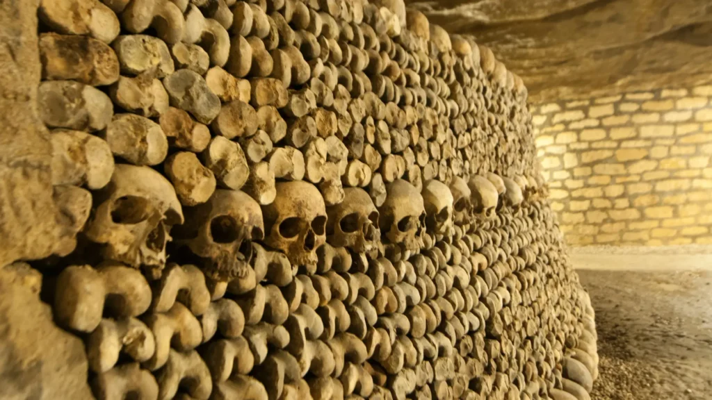 The cult of devotion to the skulls of the Fontanelle, called anime pezzentelle (poor souls), is a traditional neapolitan scaramantic cult.